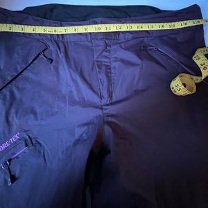 North Face winter ski/sports pants.  Womens size XL in excellent condition.